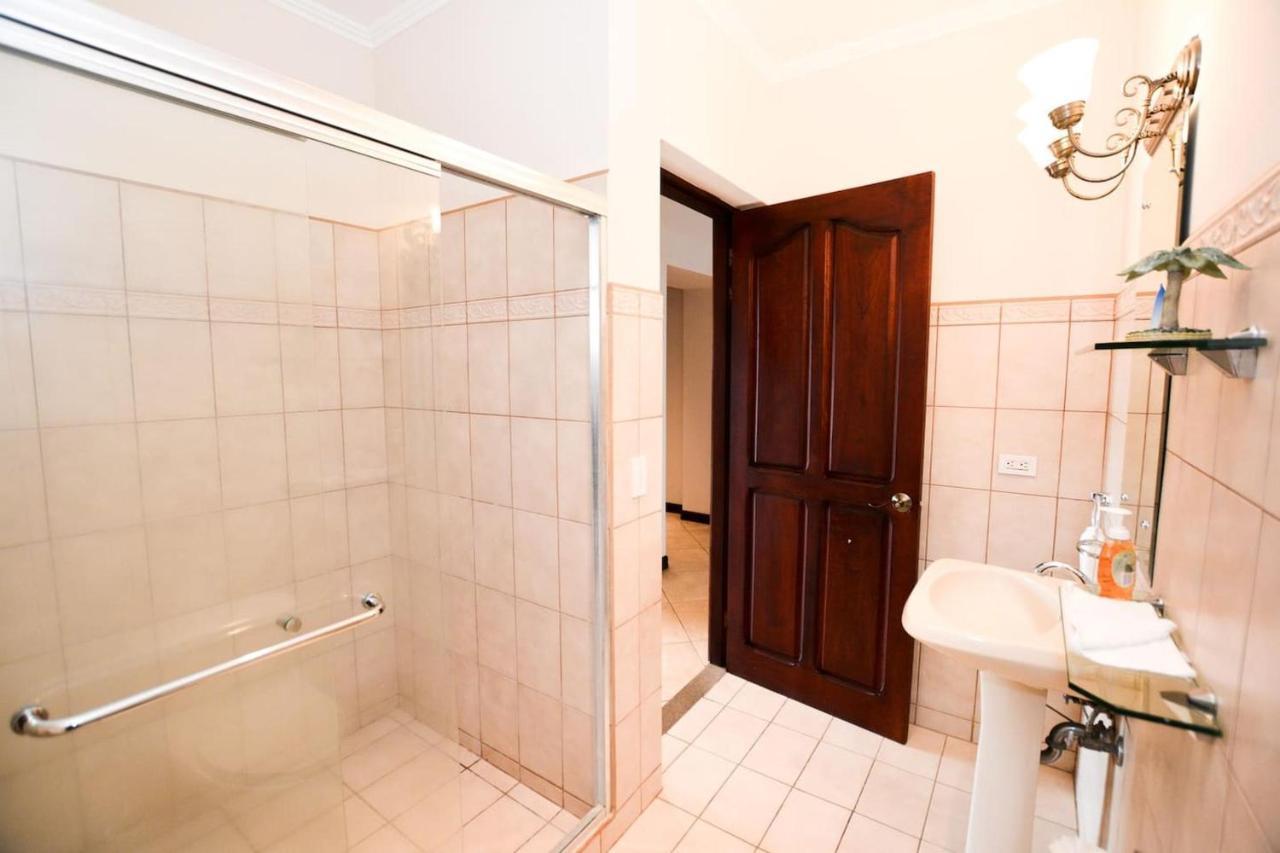 Exquisitely Decorated 5Th-Floor Aerie With Views Of Two Bays In Flamingo Villa Playa Flamingo Buitenkant foto
